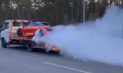 McLaren загорелся на эвакуаторе в Киеве - видео - apostrophe.ua - Украина - Киев - Одесса