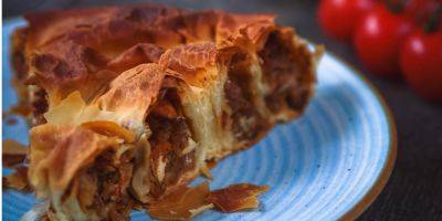 С фетой. Как испечь простой греческий пирог с капустой — рецепт от фуд-блогера - nv.ua - Украина - Греция - Чили