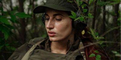 Жанна Дарк - Вільям Бернс - «Я полицейская в декрете». Евгения Эмеральд заявила, что она не снайперка и рассказала, где служила - nv.ua - Украина