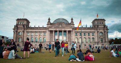 В Германии упростят трудоустройство беженцев: что изменится для украинцев - focus.ua - Россия - Украина - Германия - Берлин