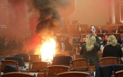 Эди Рам - В парламенте Албании оппозиция во время протеста вызвала пожар - korrespondent.net - США - Украина - Англия - Албания - Парламент