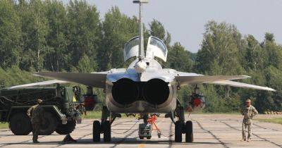 Украинский летчик "Фантом" рассказал, заменят ли F-16 бомбардировщики Су-24 - focus.ua - США - Украина - Англия
