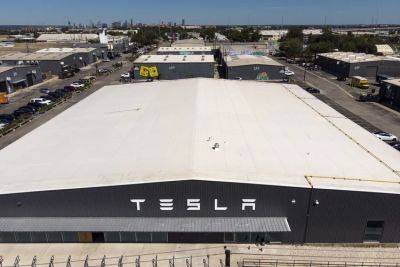 Илон Маск - Работники завода Tesla в Техасе — о взрывах, падениях и травмах от роботов - itc.ua - Украина - Техас