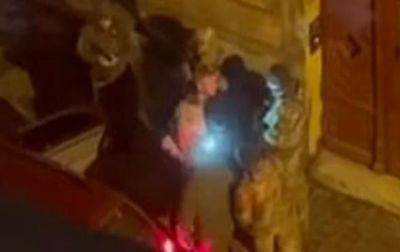 Во Львове работники ТЦК силой затолкали мужчину в авто - korrespondent.net - Россия - Украина - Львов