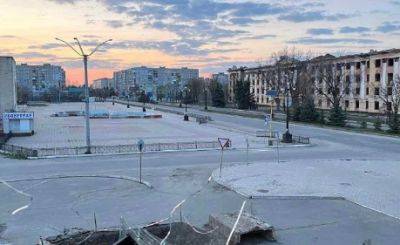 Заснеженная площадь и разбитые ТЦ: в сеть выложили свежее видео оккупированного Лисичанска - vchaspik.ua - Украина - Лисичанск