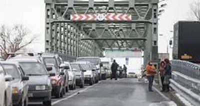 На границе Украины с Венгрией выстроились длинные очереди — Reuters - cxid.info - Украина - Венгрия - Польша - Словакия - Reuters