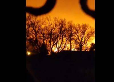 В Джанкое после взрывов загорелась база военных - видео - apostrophe.ua - Украина