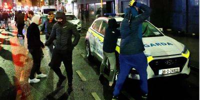 Массовые беспорядки в Дублине: 34 митингующих задержали из-за «насилия, мародерства и беспорядков» - nv.ua - Украина - Ирландия - Дублин