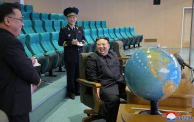 Ким Ченын - Ким Чен Ын - В КНДР заявляют, что их спутник-шпион сфотографировал военные базы США - korrespondent.net - Россия - США - Украина - КНДР - Пхеньян - Сеул - штат Гавайи - Пусан - Гуам