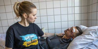 Раны хуже, чем в Руанде. Как опытные хирурги из Канады и США восстанавливают лица украинцев, искаженные войной — репортаж NV - nv.ua - США - Украина - Канада - Ивано-Франковск - Руанда