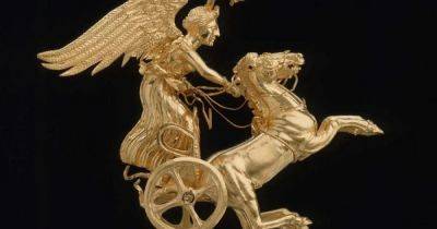 Единственная уцелевшая золотая серьга и греческий килик: какие сокровища хранят в Бостосском музее (фото) - focus.ua - Украина - Бостон - Греция