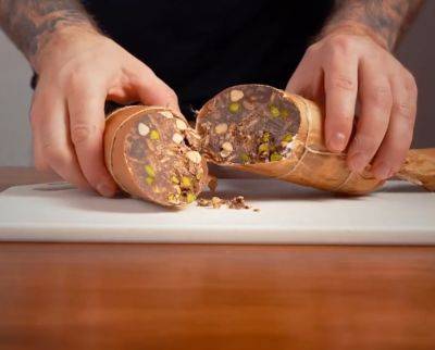 Вкуснее, чем в детстве: финалист "Мастер Шеф" показал обновленный рецепт шоколадной колбаски - politeka.net - Украина