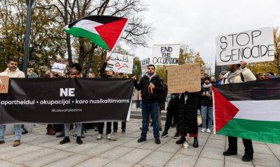В Вильнюсе на акцию в поддержку палестинцев и против действий Израиля пришло 100 человек - obzor.lt - Израиль - Литва - Вильнюс - Палестина - Ракеты