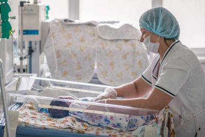 В родильных придумывают диагнозы детям - как работает схема - apostrophe.ua - Украина