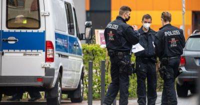 Аэропорт Гамбурга закрыли из-за вооруженного мужчины, захватившего в заложники двоих детей (ВИДЕО) - dsnews.ua - Украина - Германия - Гамбург