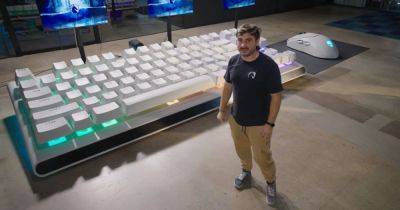 Кнопки размером с голову: Alienware создала самые большие в мире клавиатуру и мышь (видео) - focus.ua - Украина
