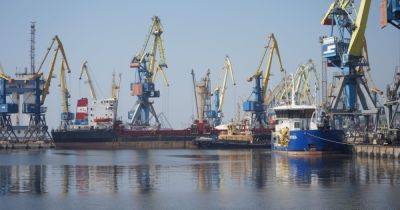 Вывезли более 30 тыс. тонн продукции: в октябре в порты Мариуполя и Бердянска зашли 17 кораблей окупантов - dsnews.ua - Россия - Украина - Бердянск - Мариуполь