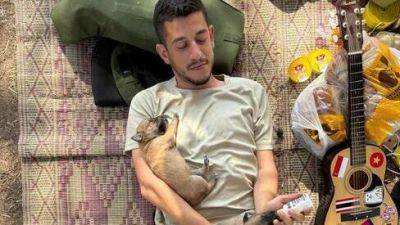 Фото солдата ЦАХАЛа облетело весь мир благодаря щенкам - vesty.co.il - Израиль