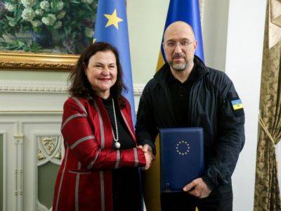 Катарина Матернова - Денис Шмыгаль - Украина официально получила отчет ЕС, рекомендующий начать переговоры о вступлении в Евросоюз — Шмыгаль - unn.com.ua - Украина - Киев - Бельгия - Ес