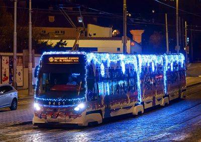 На улицы Праги вновь выйдут рождественские трамваи - vinegret.cz - Чехия - Прага