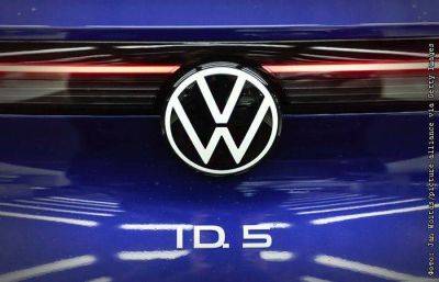 Volkswagen приостановила выпуск ряда электромобилей из-за нехватки моторов - smartmoney.one - Москва