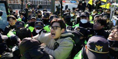В Южной Корее фермеры подрались с полицией во время протеста против запрета собачьего мяса - nv.ua - Южная Корея - Украина - Сеул