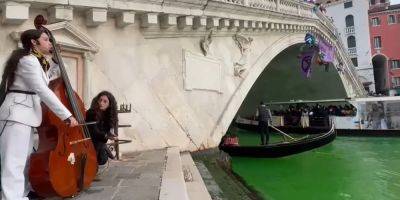 Климатические активисты покрасили самый известный канал Венеции в зеленый цвет — видео - nv.ua - Украина - Италия - Рим - Венеция