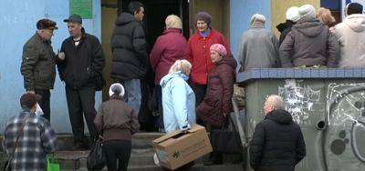 Очереди к банкоматам и в отделения: "Ощадбанк" предупредил, как не застрять - politeka.net - Украина