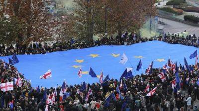 В Тбилиси прошёл марш в поддержку заявки на членство в ЕС - ru.euronews.com - Грузия - Апсны - Тбилиси - Ес