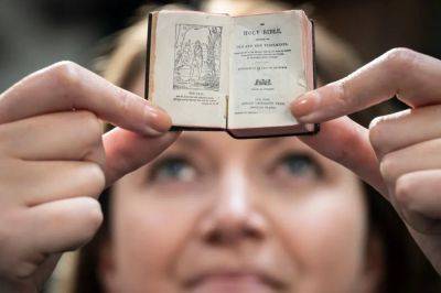Ученые нашли самую маленькую золотую библию в мире - planetanovosti.com - Англия