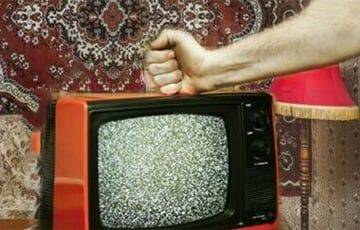 Пенсионерка из Молодечно «быстро, качественно и дешево» починила старый телевизор по цене четырех новых - charter97.org - Белоруссия - Молодечно