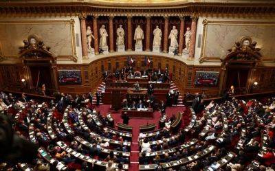 Марин Ле-Пен - Элизабет Борн - Парламент Франции отклонил спорный закон об иммиграции - obzor.lt - Франция - Парламент
