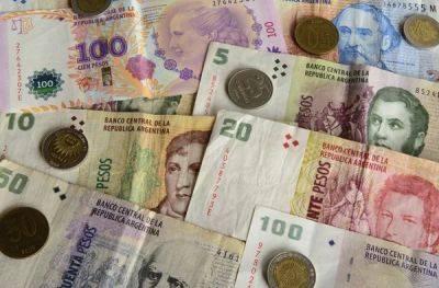Аргентина объявила о девальвации песо в два раза - minfin.com.ua - Украина - Аргентина