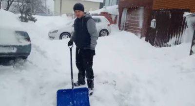 Как убрать лед из бетона и плитки во дворе: поможет этот раствор - politeka.net - Украина