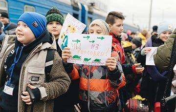 Россияне заставляют украинских детей слушать лекции «вагнеровцев» - charter97.org - Россия - Украина - Белоруссия