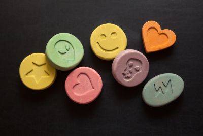 Медицинский регулятор США рассматривает использование MDMA (экстази) — как препарат для лечения посттравматического синдрома - itc.ua - США - Украина