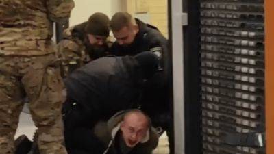 Во Львове военные схватили мужчину в АТБ - подробности инцидента и видео - apostrophe.ua - Россия - Украина - Львов