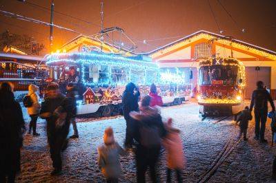 Рождественские трамваи вышли на улицы Праги: фото и видео - vinegret.cz - Чехия - Прага
