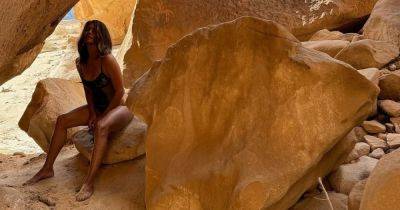 Анджелина Джоли - Холли Берри - 57-летняя Холли Берри продемонстрировала идеальную фигуру на пустынной фотосессии - focus.ua - Украина - Саудовская Аравия - Джидда