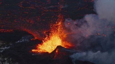 Исландия: вулкан продолжает извергаться, на Рейкьявик надвигается газовое облако - ru.euronews.com - Исландия - Рейкьявик