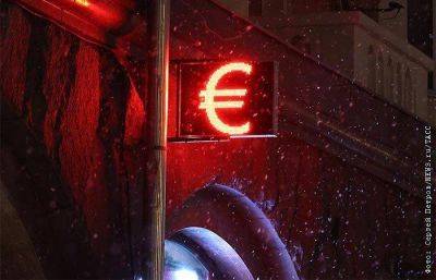 Курс евро поднялся выше 101 рубля впервые с 26 октября - smartmoney.one - Москва - США - Лондон