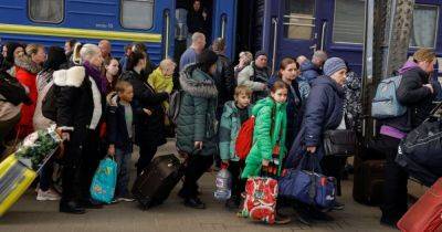 Заложники перемен. Почему правительство может отобрать выплаты у переселенцев? - focus.ua - Украина