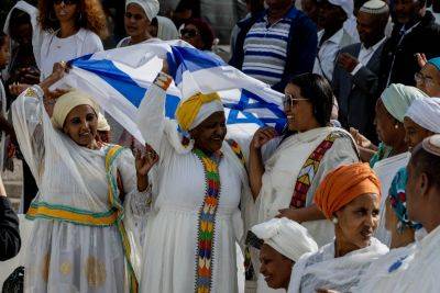 Группа выходцев из Эфиопии разоблачает в сети предрассудки об Израиле - news.israelinfo.co.il - Израиль - Эфиопия