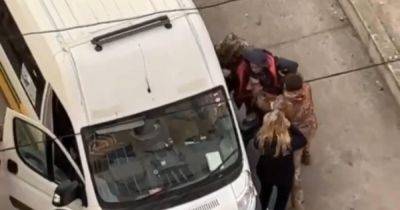 "Чтобы запугать мобилизацией": в Одессе женщина уговорила военных "упаковать" мужчину, а видео "завирусилось" в Сети - dsnews.ua - Украина - Одесса
