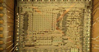 В компьютере 1977 года нашли странный прозрачный чип: он мог бы совершить революцию - focus.ua - Украина