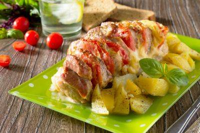 Вас назовут кулинарной богиней: рецепт свиной шеи, которая запекается с помидорчиками и маслинами - hyser.com.ua - Украина