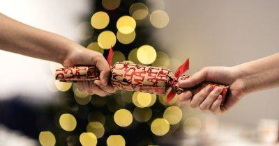 Не будьте агрессивными: эксперты по этикету объяснили, как правильно разрывать рождественские хлопушки - focus.ua - Украина - Англия - Великобритания