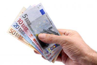 Курс евро поднялся выше 102 рублей впервые с 20 октября 2023 года - smartmoney.one - Россия