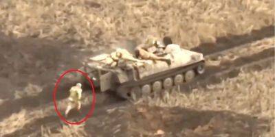 Оккупант не смог угнаться за бронетехникой, бросившей его на поле боя — видео - nv.ua - Россия - Украина