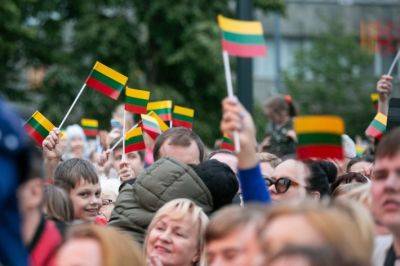 Своим финансовым положением довольна лишь треть жителей Литвы - опрос - obzor.lt - Литва - Вильнюс - Жители